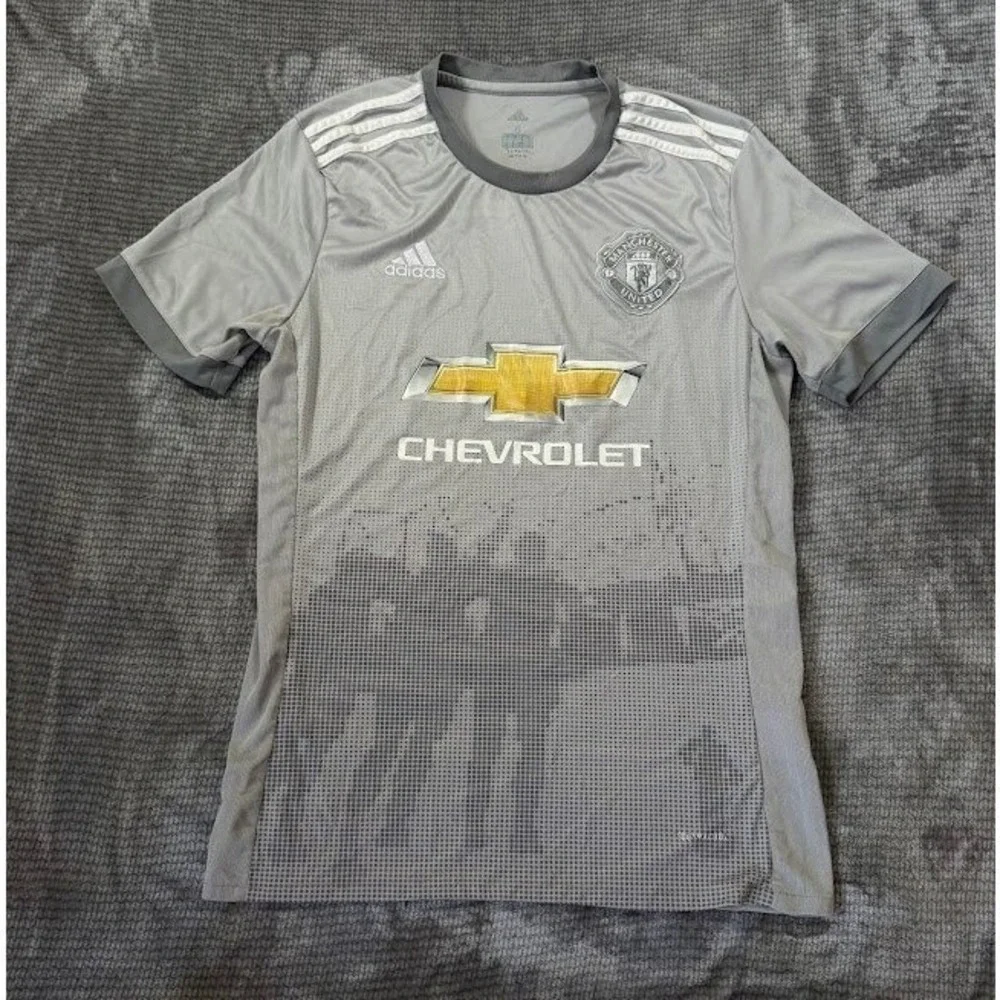 Adidas Manchester United 2017-18 Third Jersey Grey Mens S Holy Trinity Statue